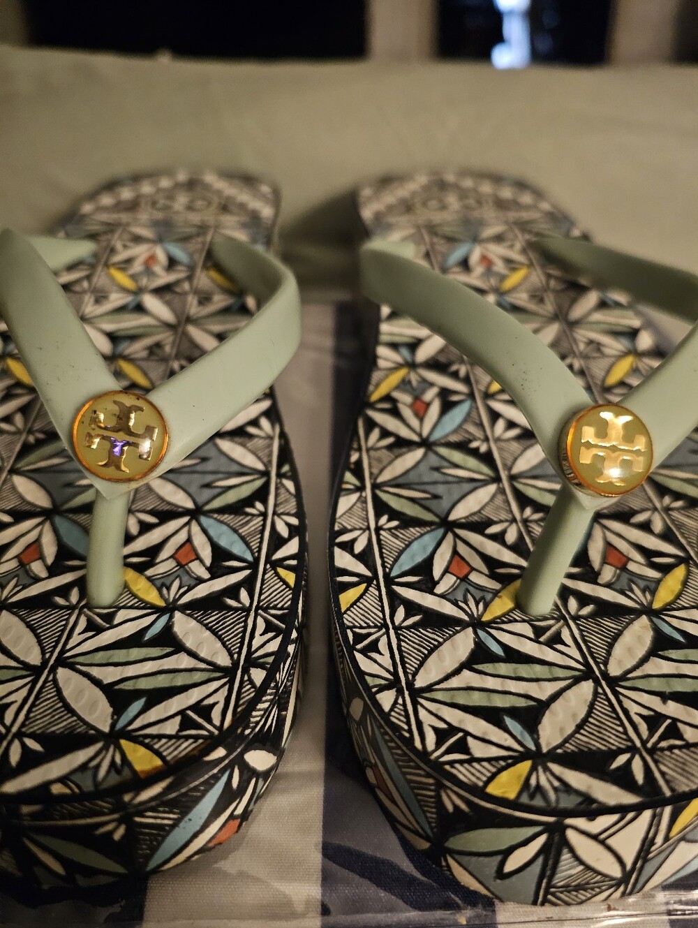 Tory Burch Thandie Printed Wedge Flip Flops Psychedelic Geo Mint Green Sz 8.5 - Picture 3 of 14
